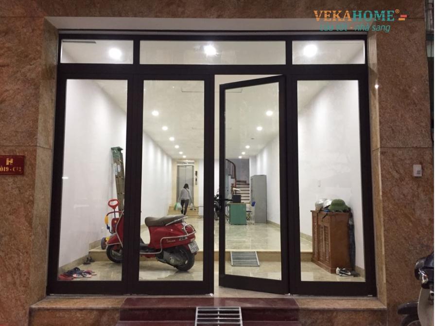 Hình ảnh cửa đi 4 cánh mở quay