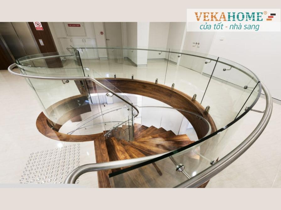 Gợi ý mẫu lan can kính cường lực đẹp cho bạn 