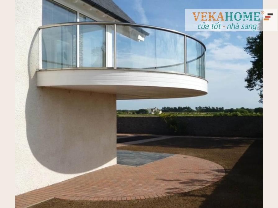 Mẫu lan can ban công kính cường lực đẹp