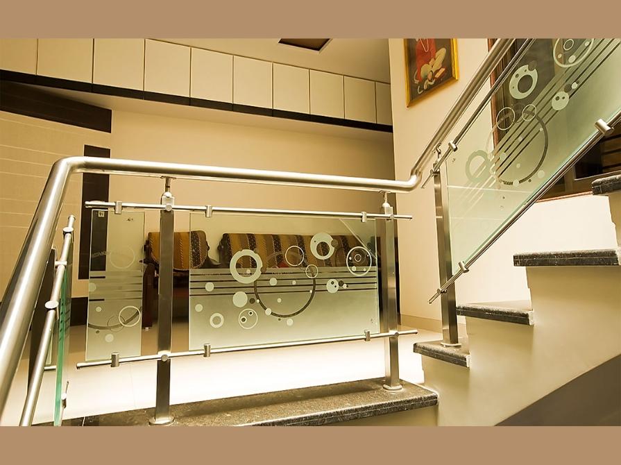 Công trình sử dụng lan can kính cầu thang